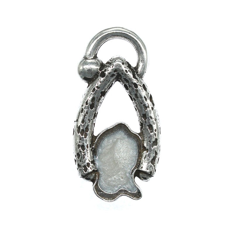 Pendant design with enamel