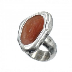 Bague avec perle allongée