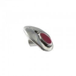 Button closure elongated with emalte
