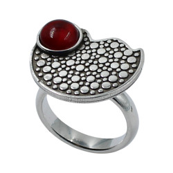 Bague en forme de demi-lune