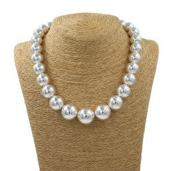Collier composé de perles...