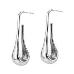 Long teardrop-shaped earrings